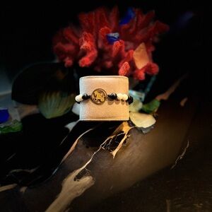 Elegant  Zodiac CAPRICORN Gold and Black Beaded Bracelet